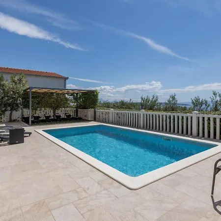 Iva Private Pool