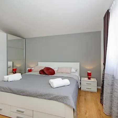 Iva Private Pool * Kastel Novi