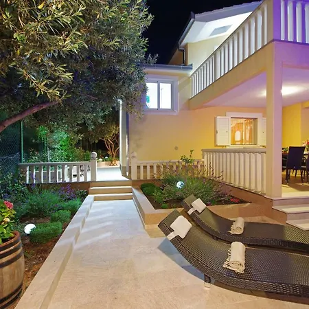 Iva Private Pool * Kastel Novi