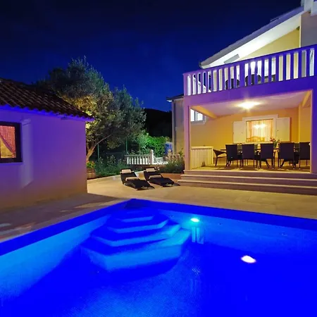 Iva Private Pool Villa Kastel Novi