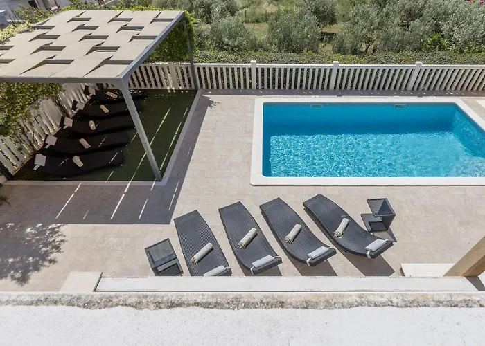 Iva Private Pool