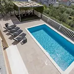 Iva Private Pool Kaštel Novi