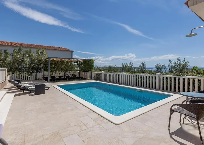 Iva Private Pool