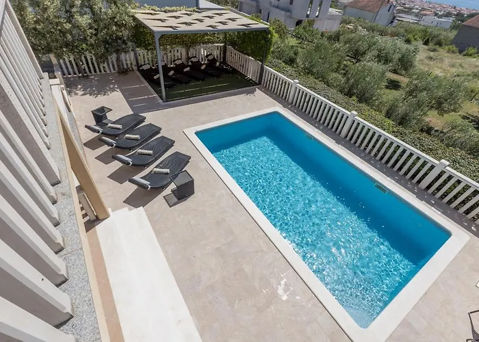 Iva Private Pool Kaštel Novi