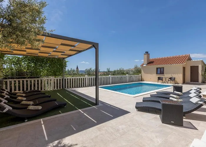 Iva Private Pool Kaštel Novi