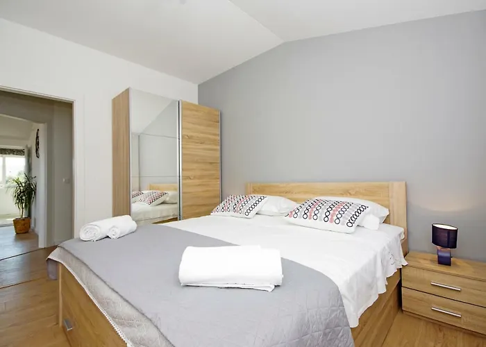 Iva Private Pool Villa Kaštel Novi