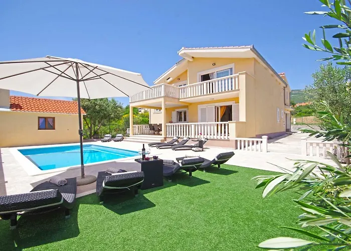 Iva Private Pool Kaštel Novi